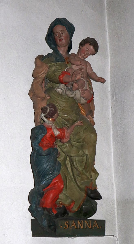 Dieburg Wallfahrtskirche Figur2 Anna.jpg