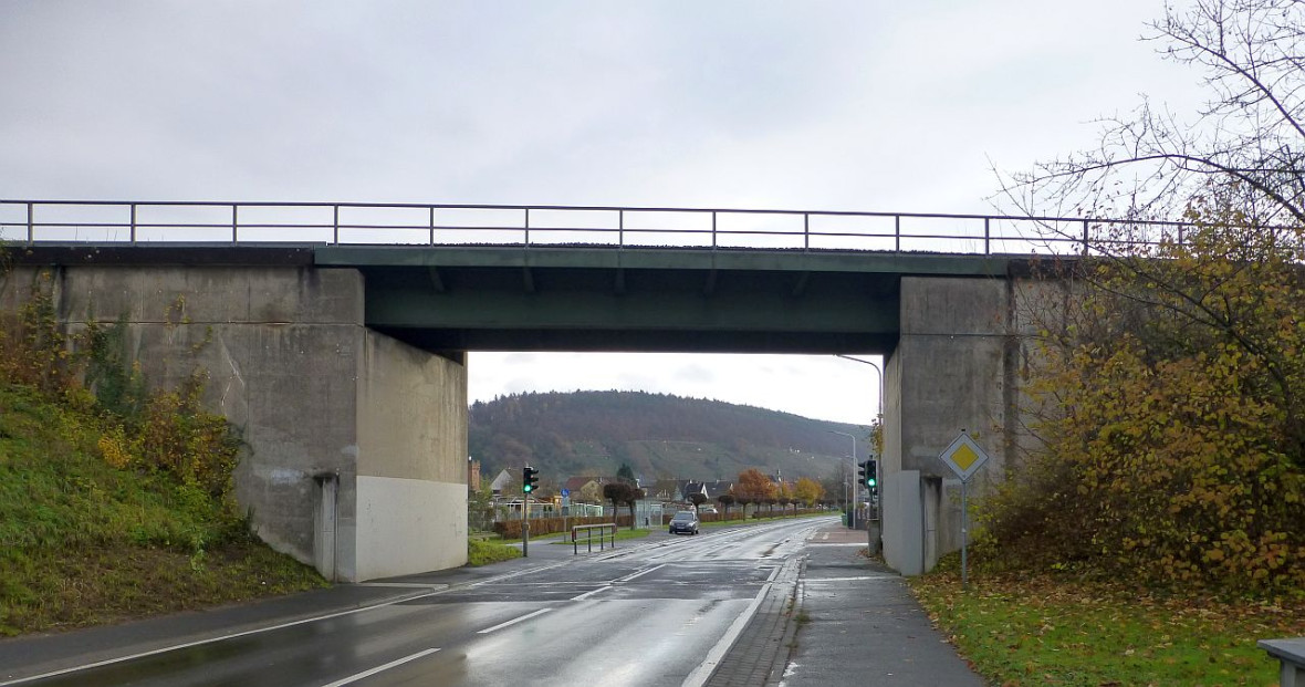 Wörth Landstraße Eisenbahnbrücke2.jpg