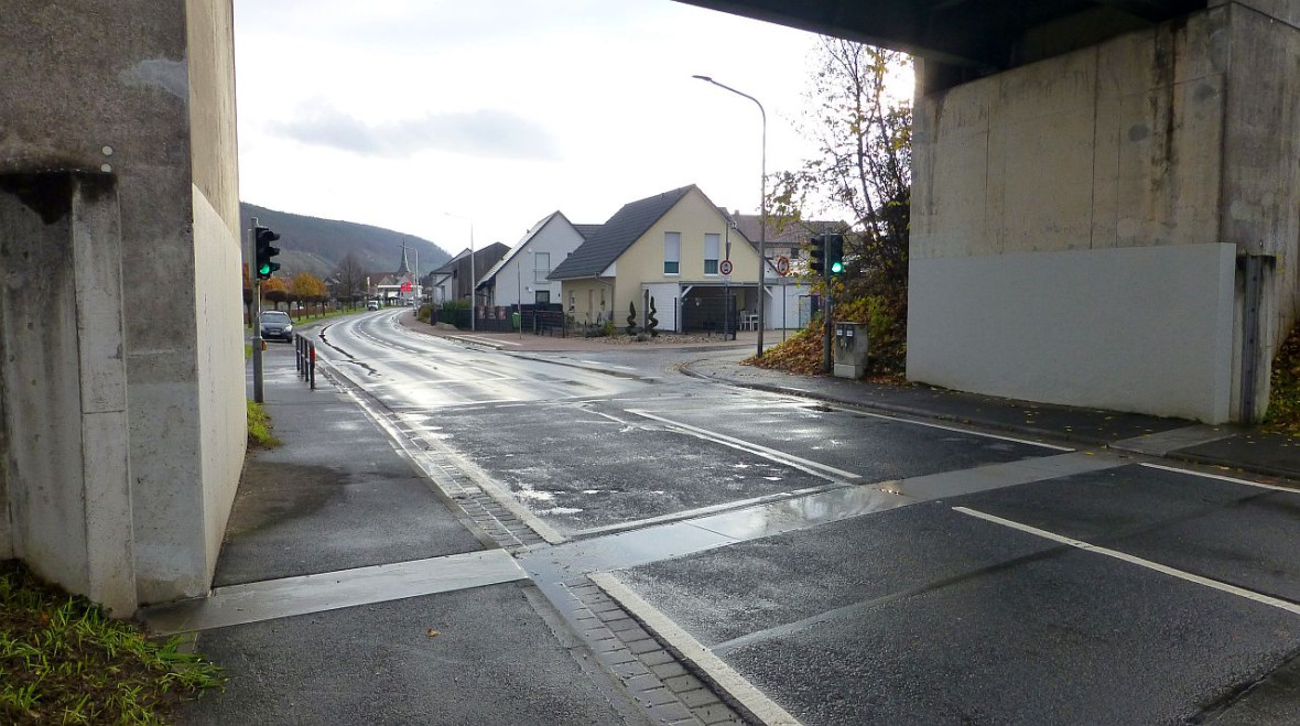 Wörth Landstraße Eisenbahnbrücke3.jpg
