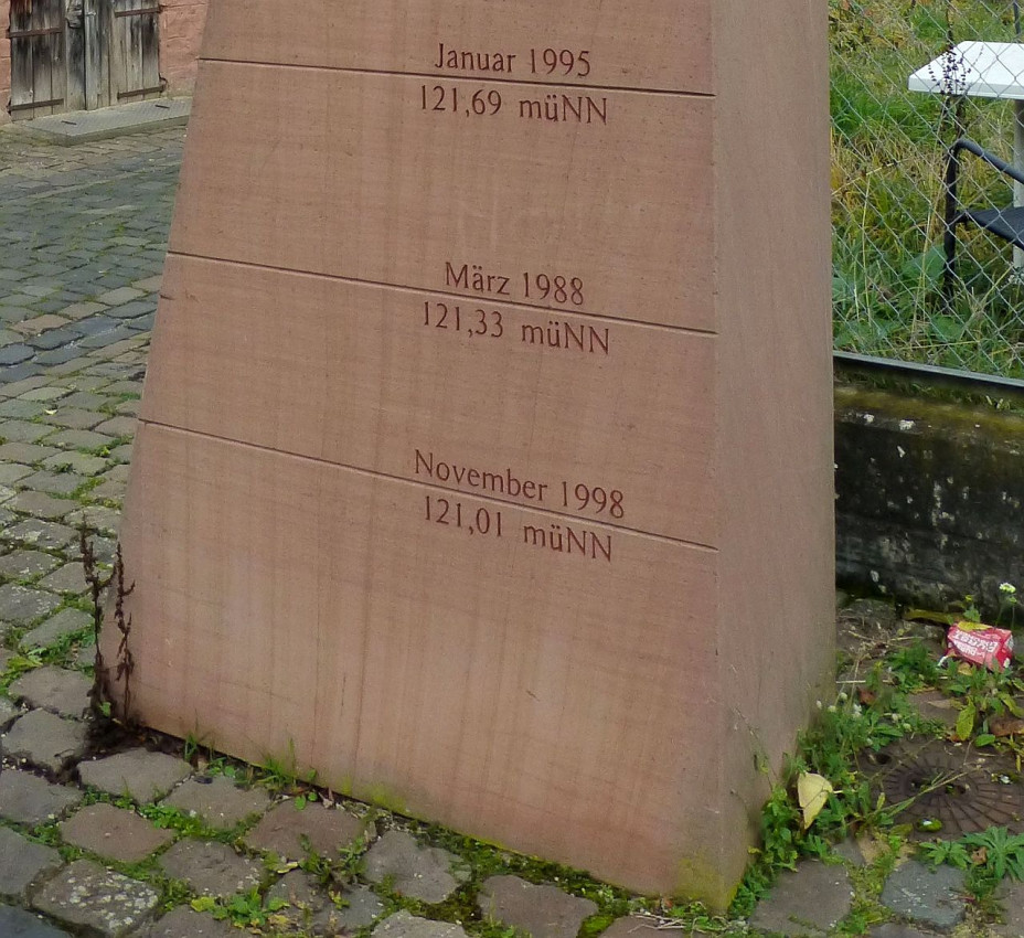 Wörth Hochwasserstein2.jpg