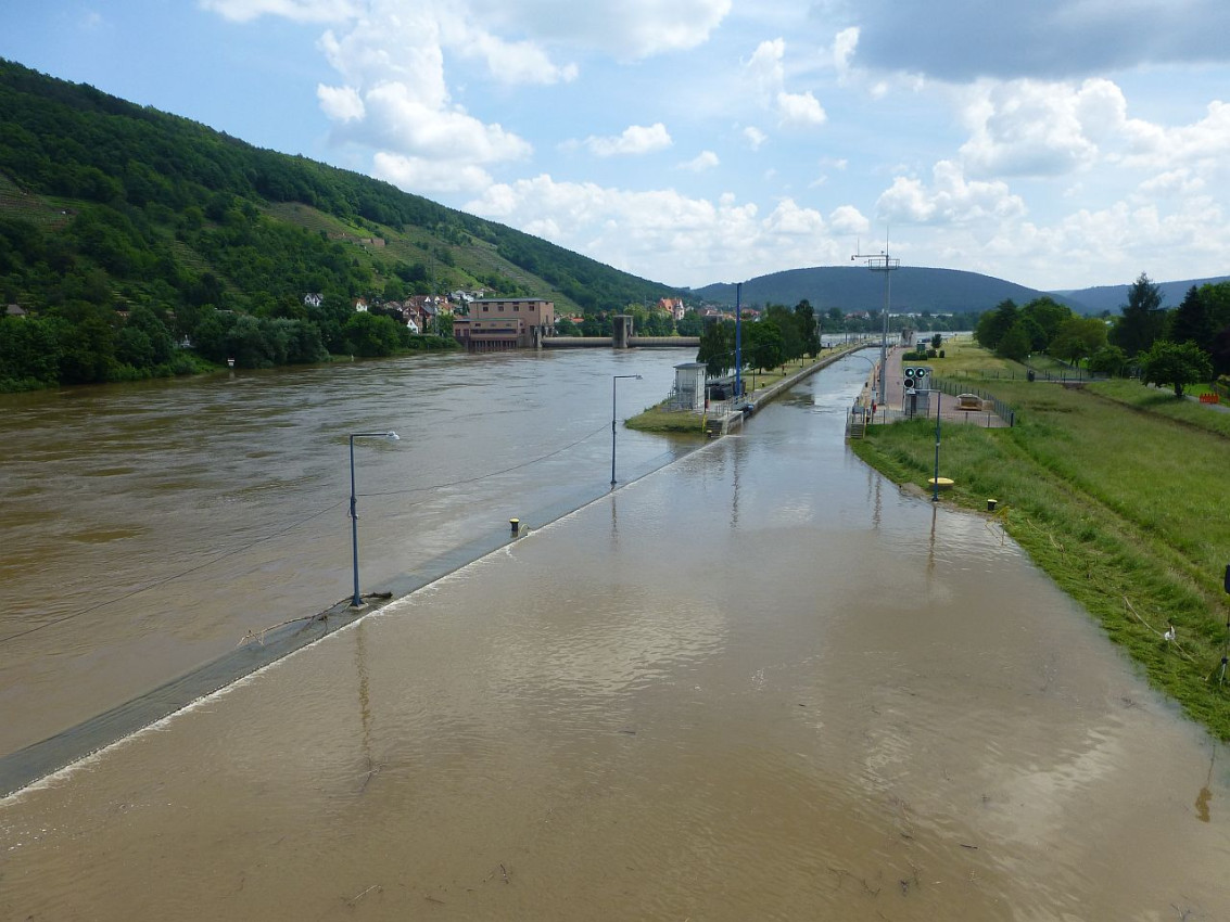 Wörth Hochwasser 2013-5 Staustufe Klingenberg.jpg