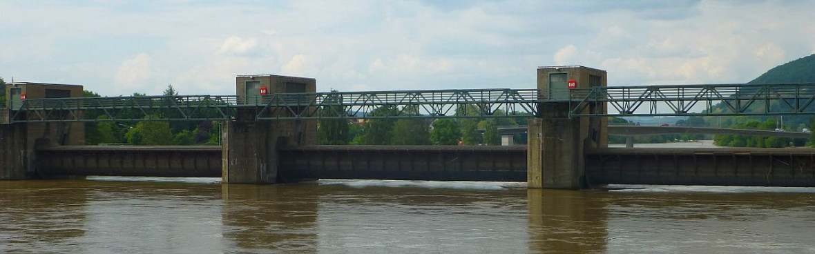 Wörth Hochwasser 2013-6 Staustufe Klingenberg.jpg