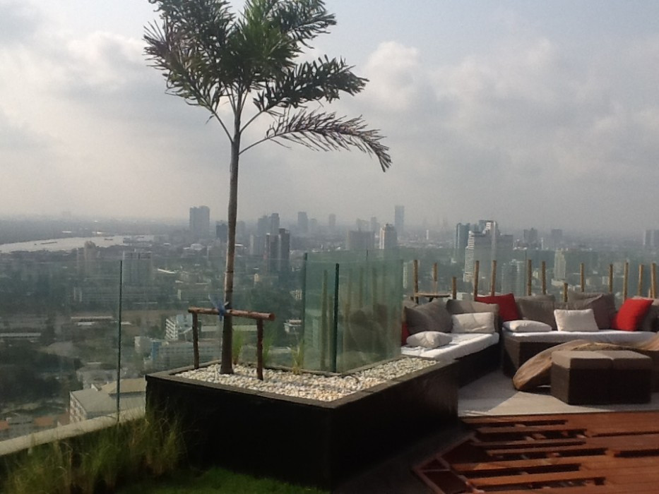 Vertigo Moon Bar