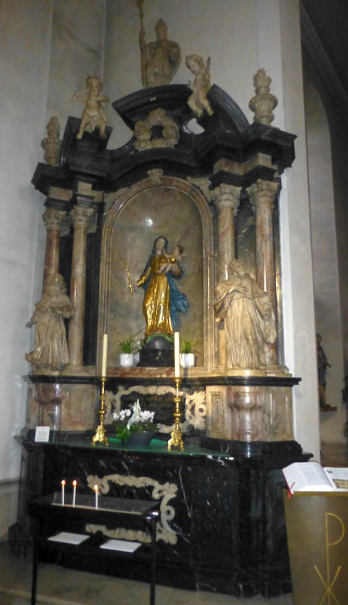 Hundheim St. Margaretha8 linker Seitenaltar.jpg