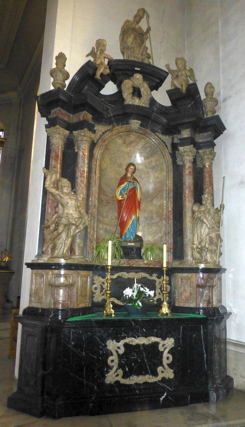 Hundheim St. Margaretha9 rechter Seitenaltar.jpg