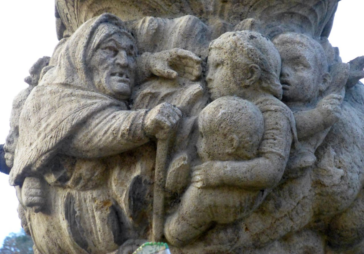 Gamburg15 Brunnen Hullefra.jpg