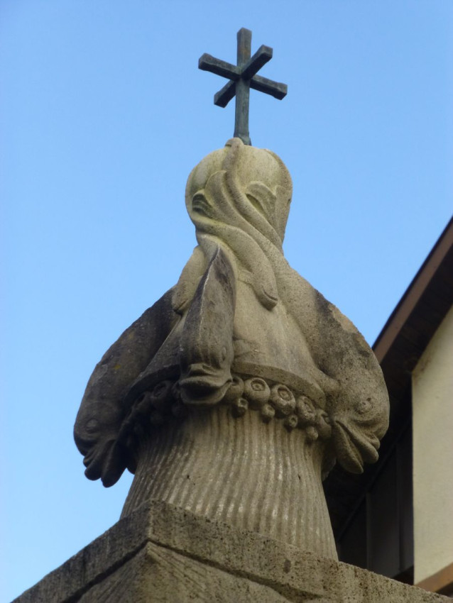 Gamburg9 Brunnen2 Spitze.jpg
