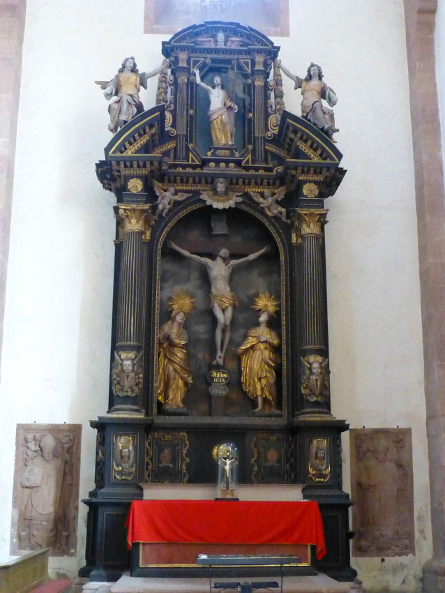 Kloster Bronnbach Kirche18 Altar8 Kreuzaltar.jpg