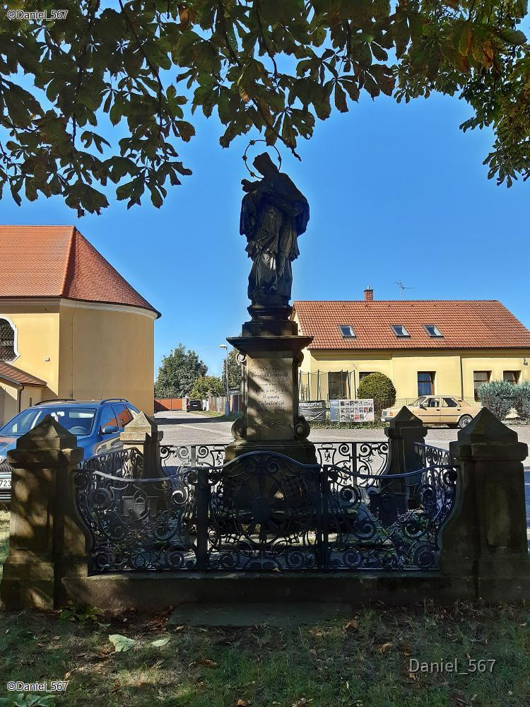 02_Hradec Kralove Nepomuk 1.jpg