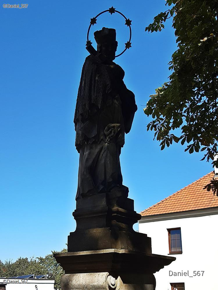 06_Hradec Kralove Nepomuk 1.jpg