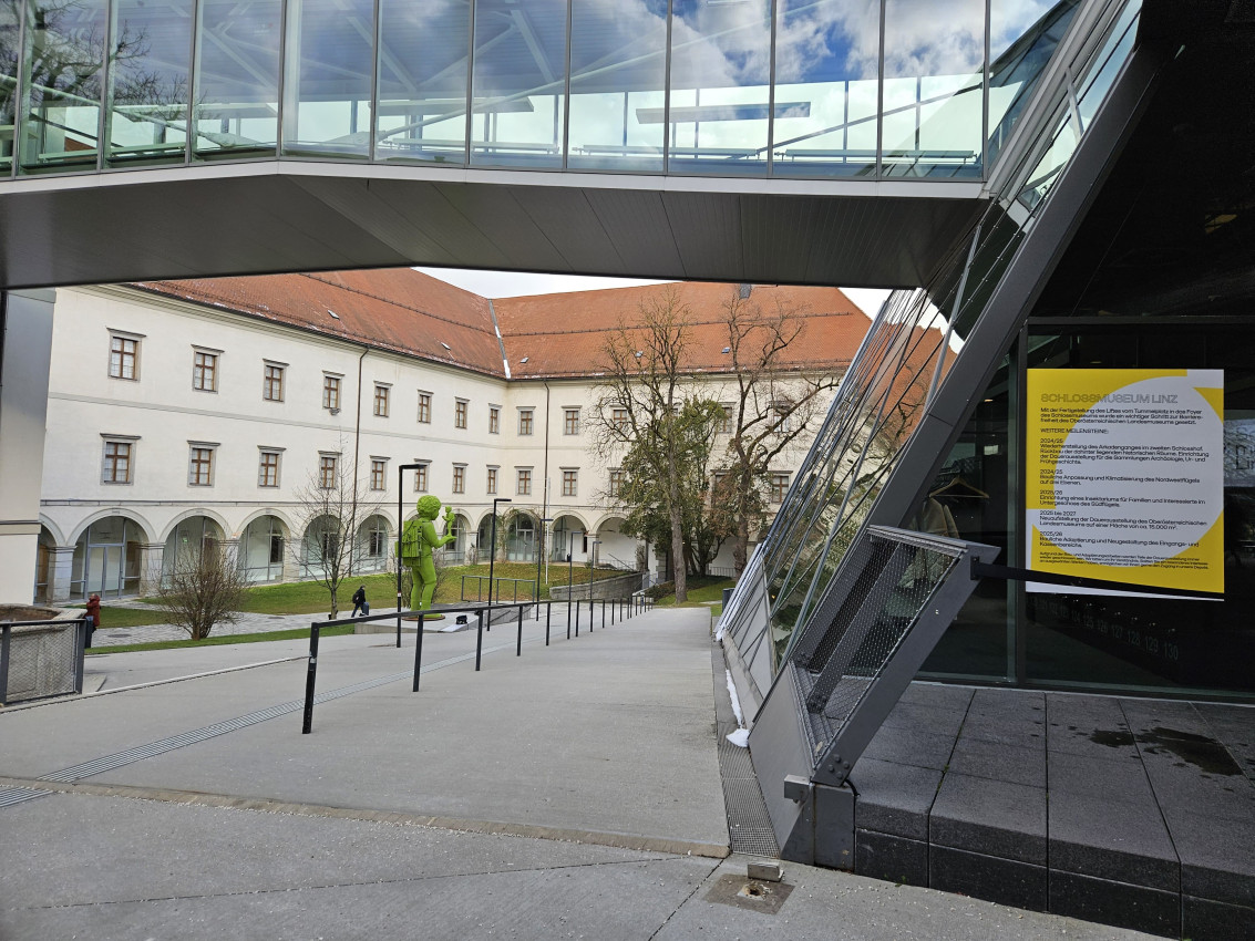 Linz Schlossmuseum < Nepomuk