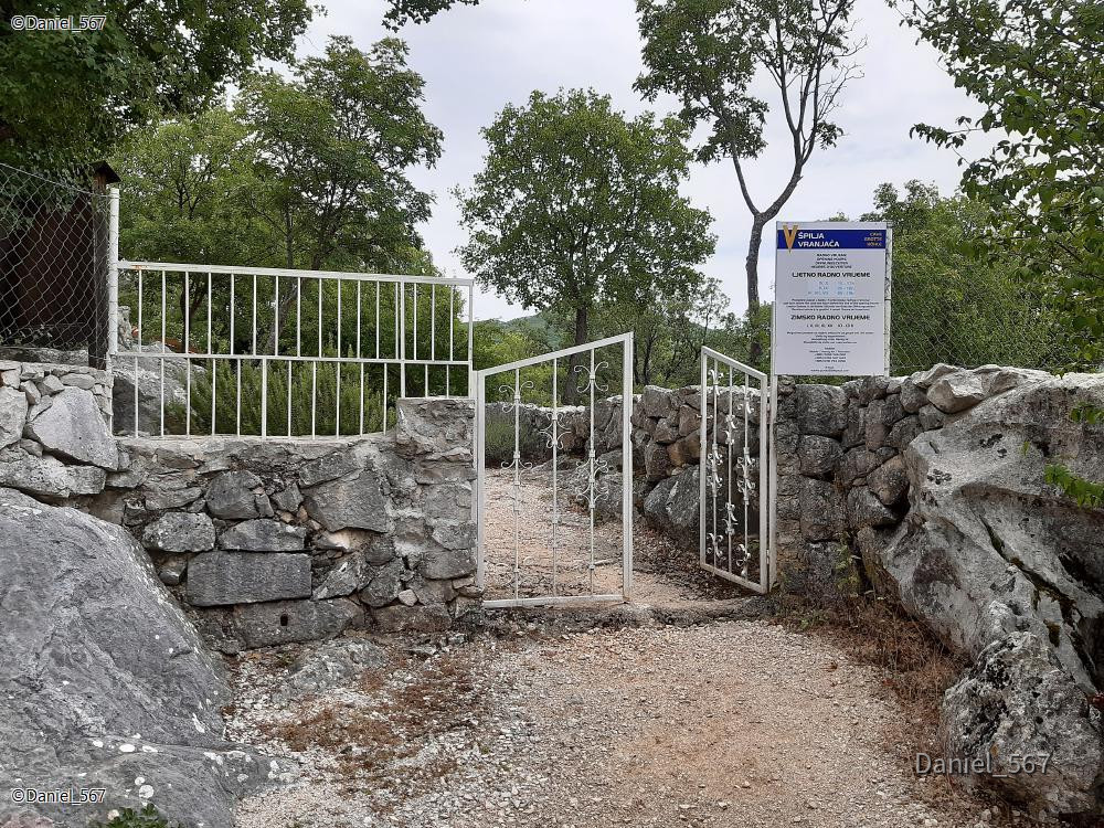 05_Kotlenice Höhle Vranjaca.jpg