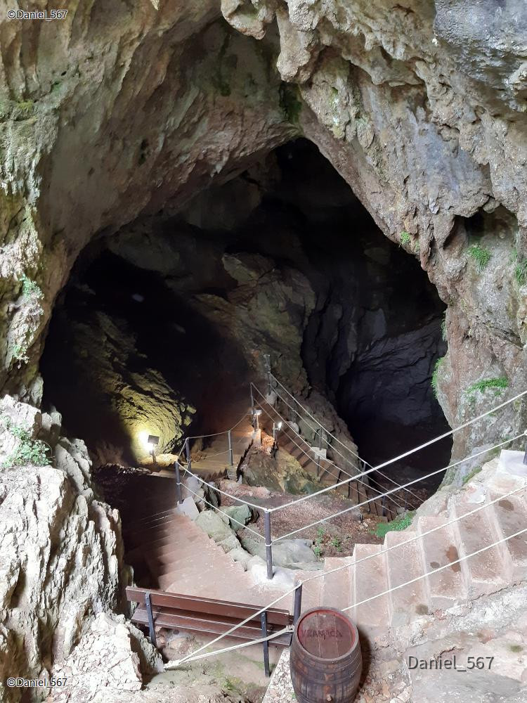 14_Kotlenice Höhle Vranjaca.jpg