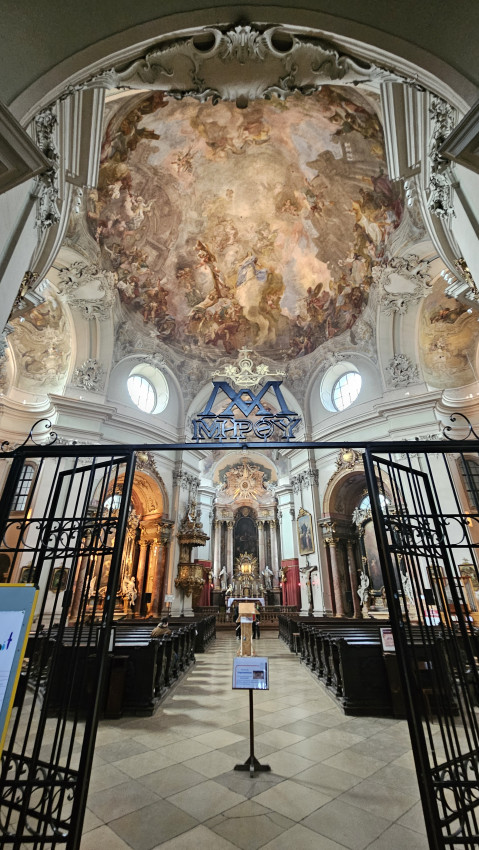 1080 Piaristenkirche
