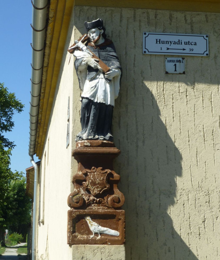 Lébény Hausfigur2.jpg