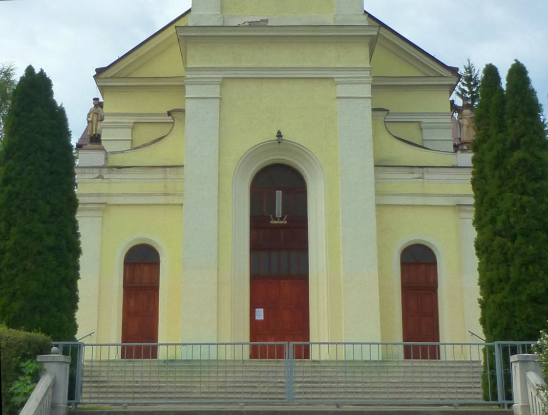 Ózd. Kreuzerhöhungskirche2.jpg