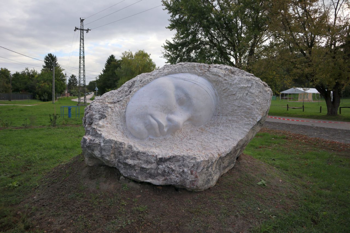 Tinnye Skulptur1.jpg