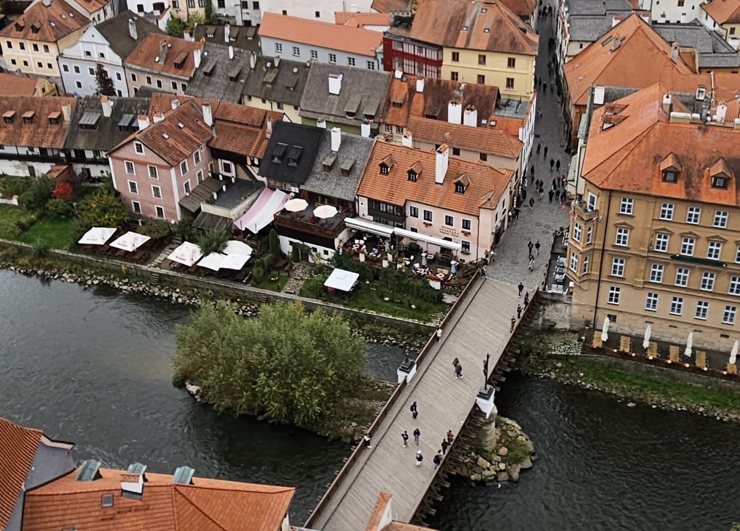 Český Krumlov < Nepomuk
