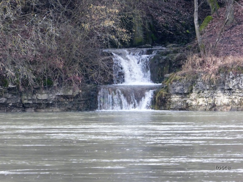 Wasserfall am Rheinuferweg
