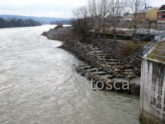 Fischaufstiegsgewässer beim Flusskraftwerk am Hochrhein