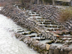 Fischaufstiegsgewässer beim Flusskraftwerk am Hochrhein