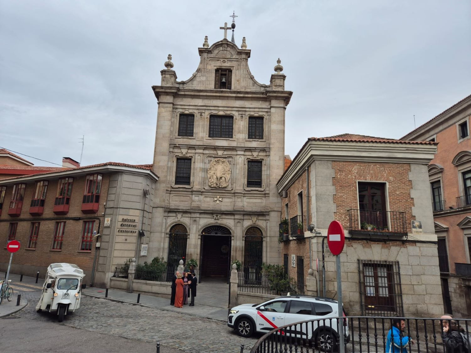 Madrid Kathedrale der Streitkräfte < Nepomuk