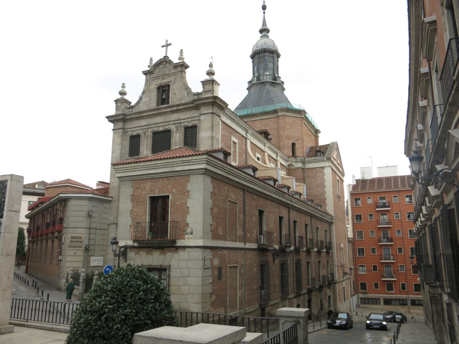 Madrid Kathedrale der Streitkräfte < Nepomuk