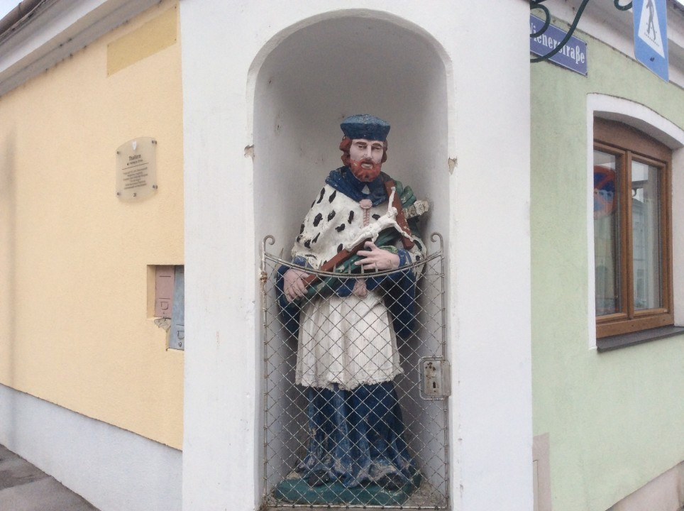 Gumpoldskirchen < Nepomuk