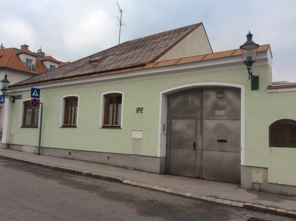 Gumpoldskirchen < Nepomuk