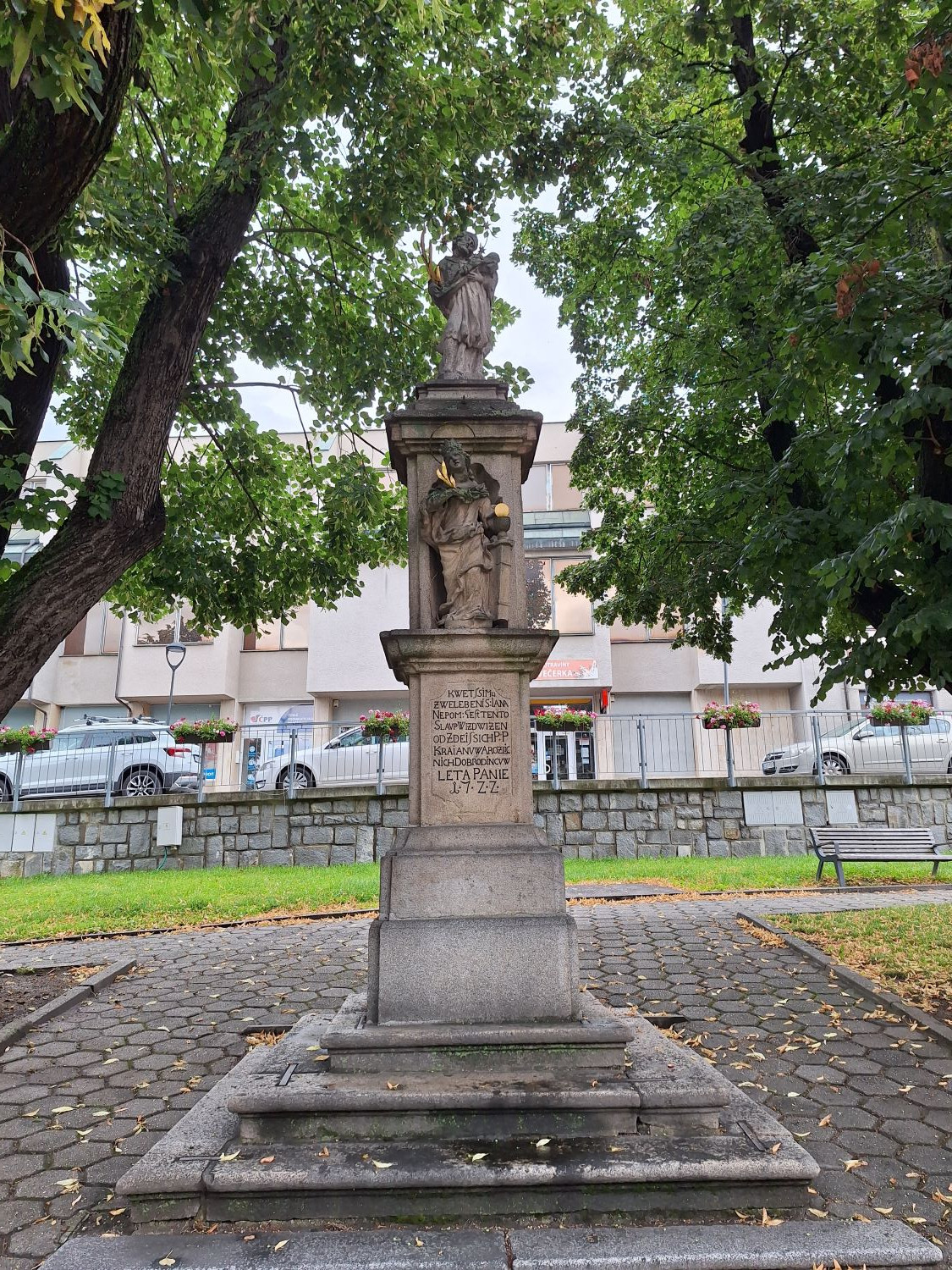 Trhové Sviny < Nepomuk