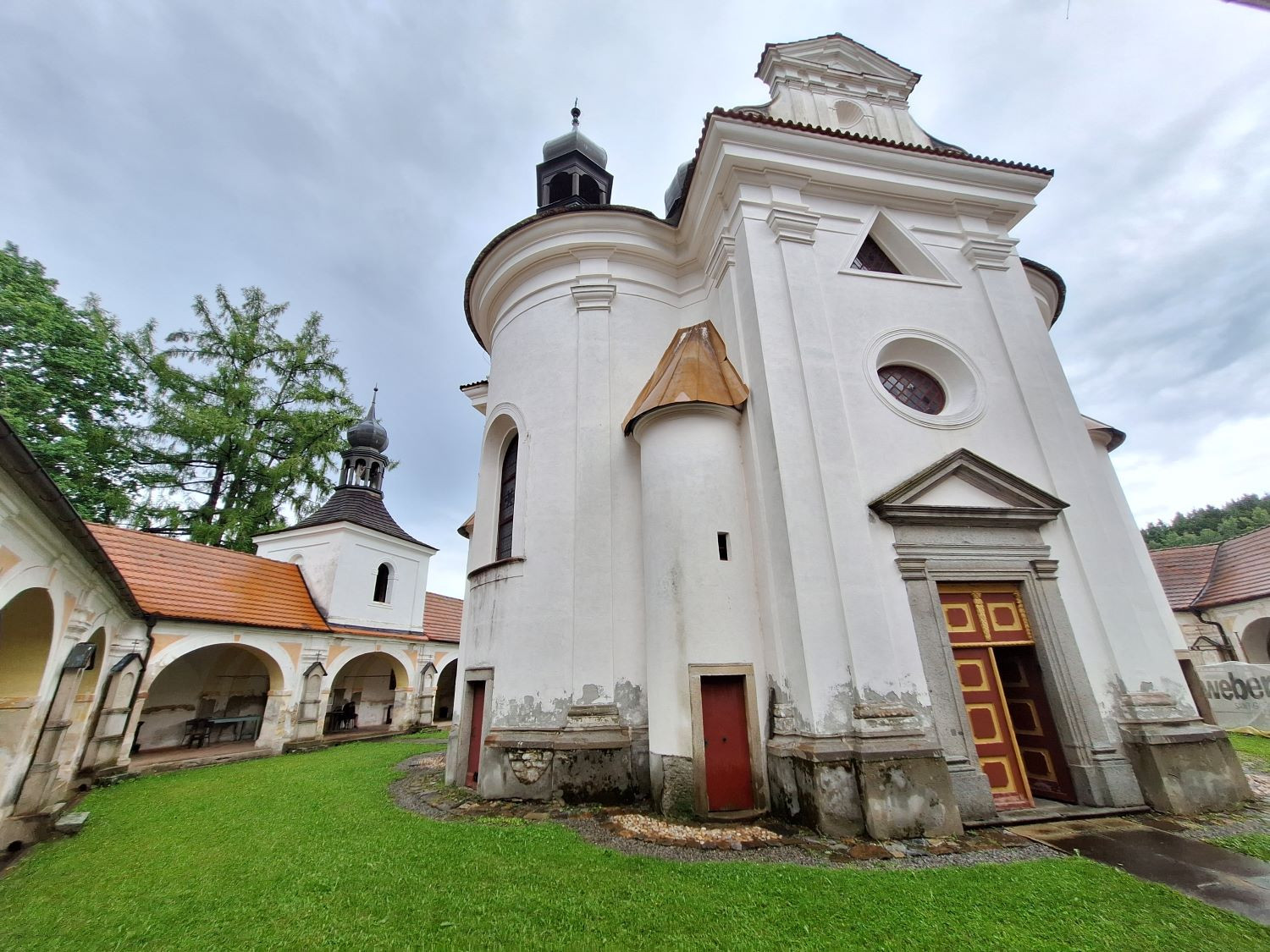 Trhové Sviny < Nepomuk