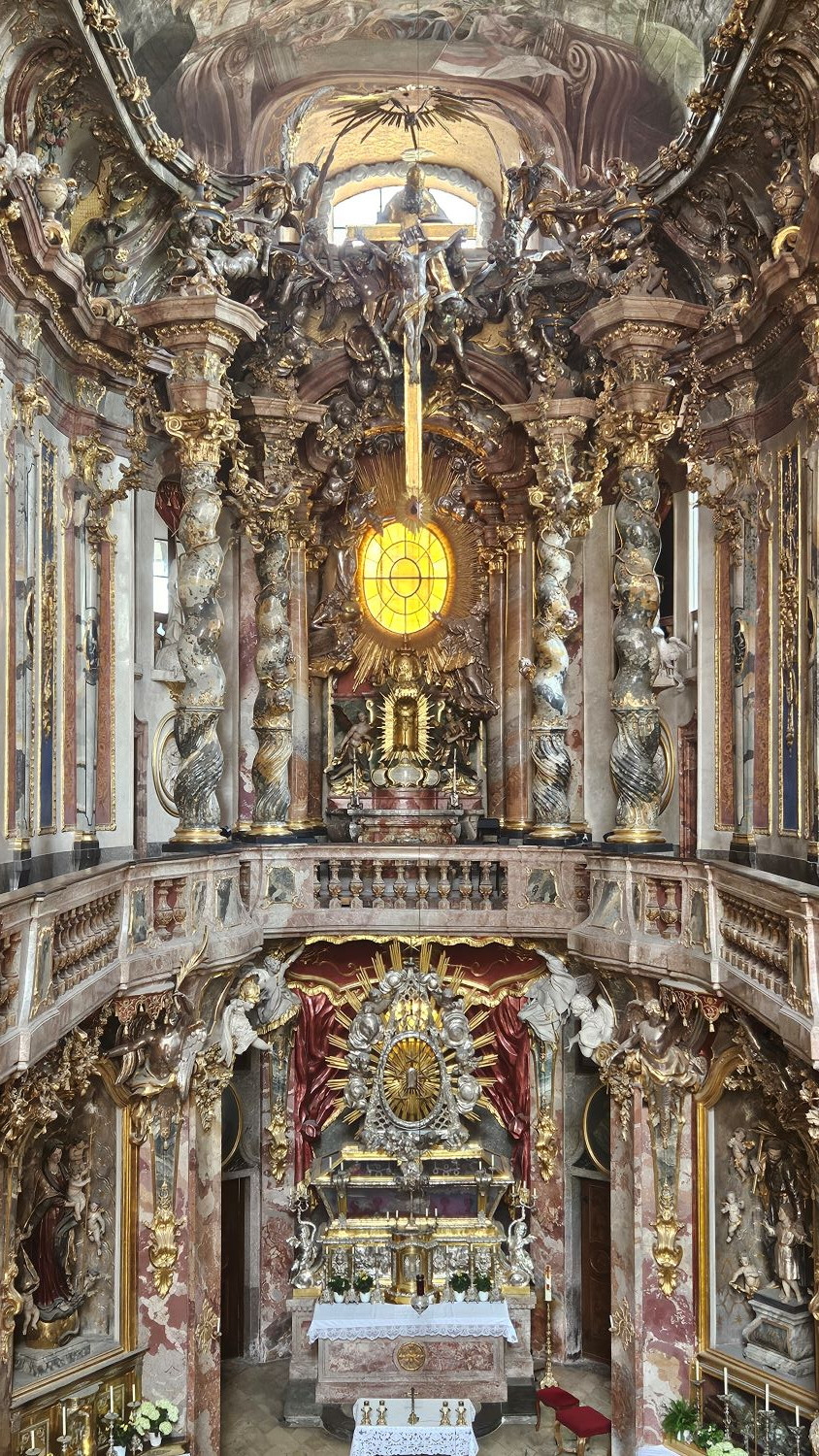 028_Blick in den Chorraum_Asamkirche