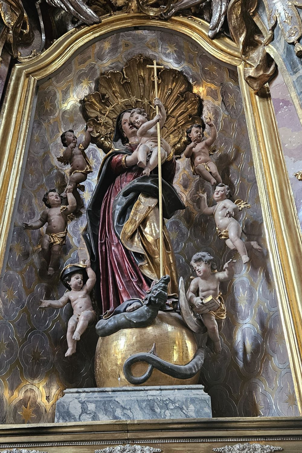 048_Linker Seitenaltar Maria vom Siege_Asamkirche