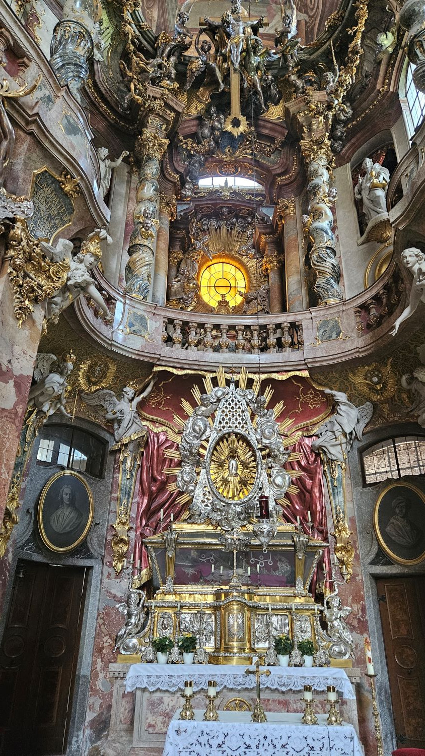 050_Altarraum_Asamkirche
