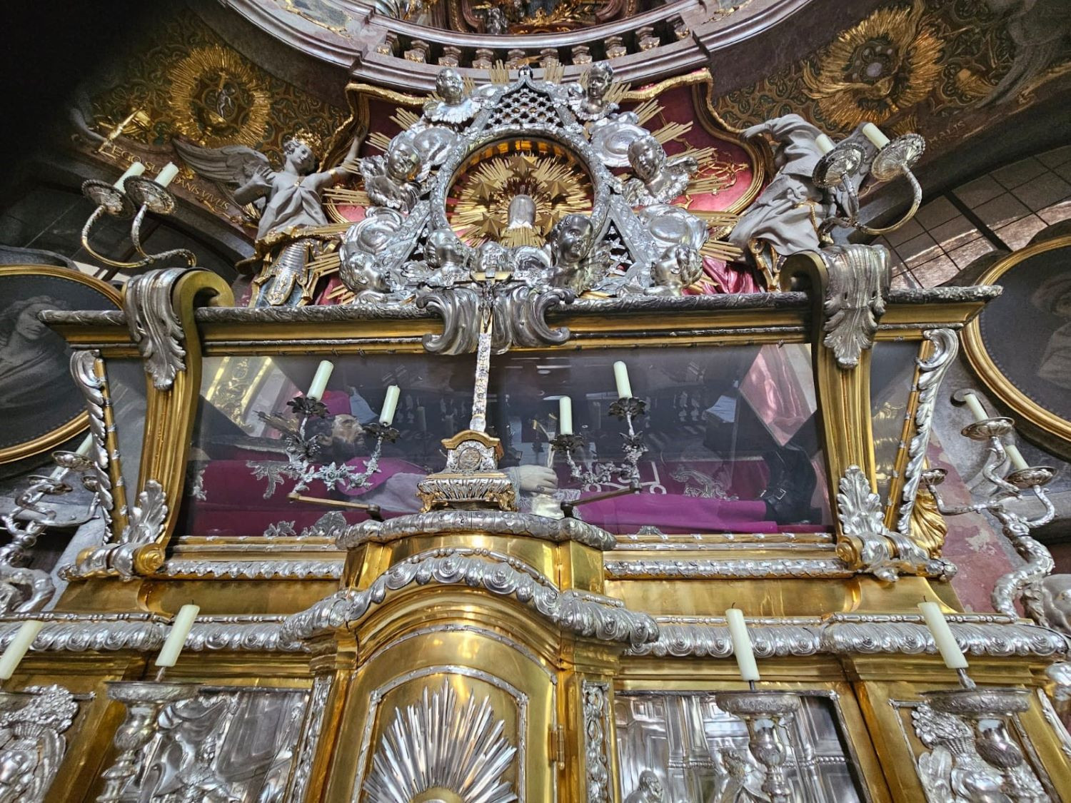 054_Altarraum Sarg_Asamkirche