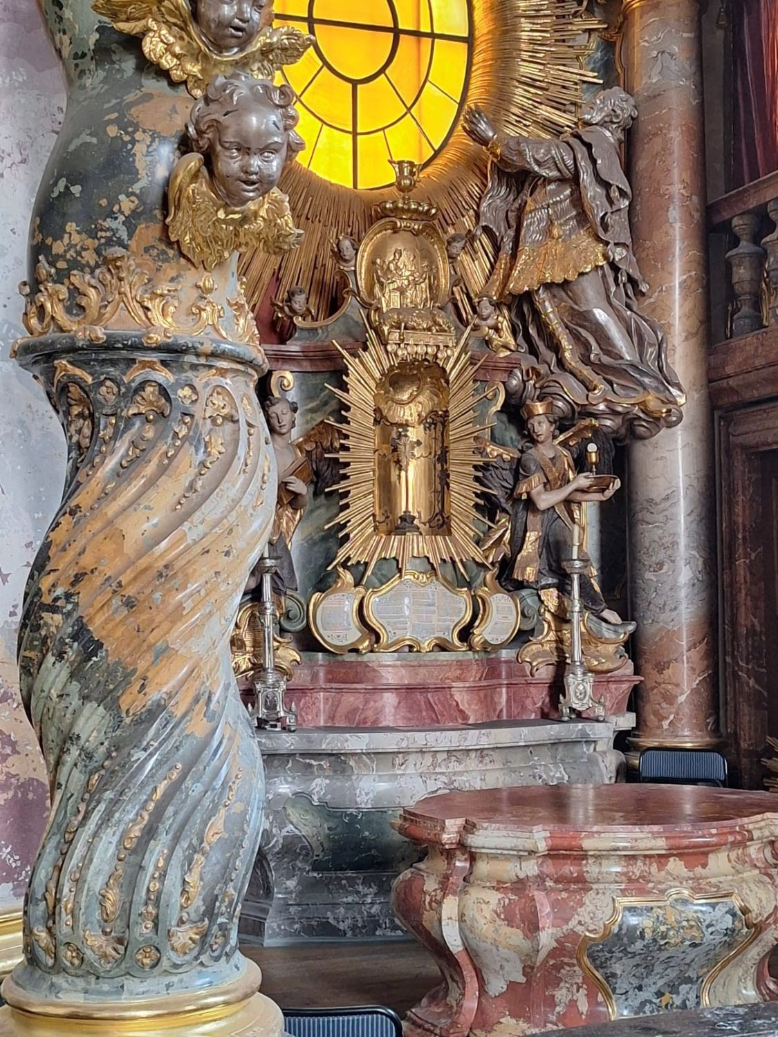 061_Oberer Altar mit Nepomuk_Asamkirche