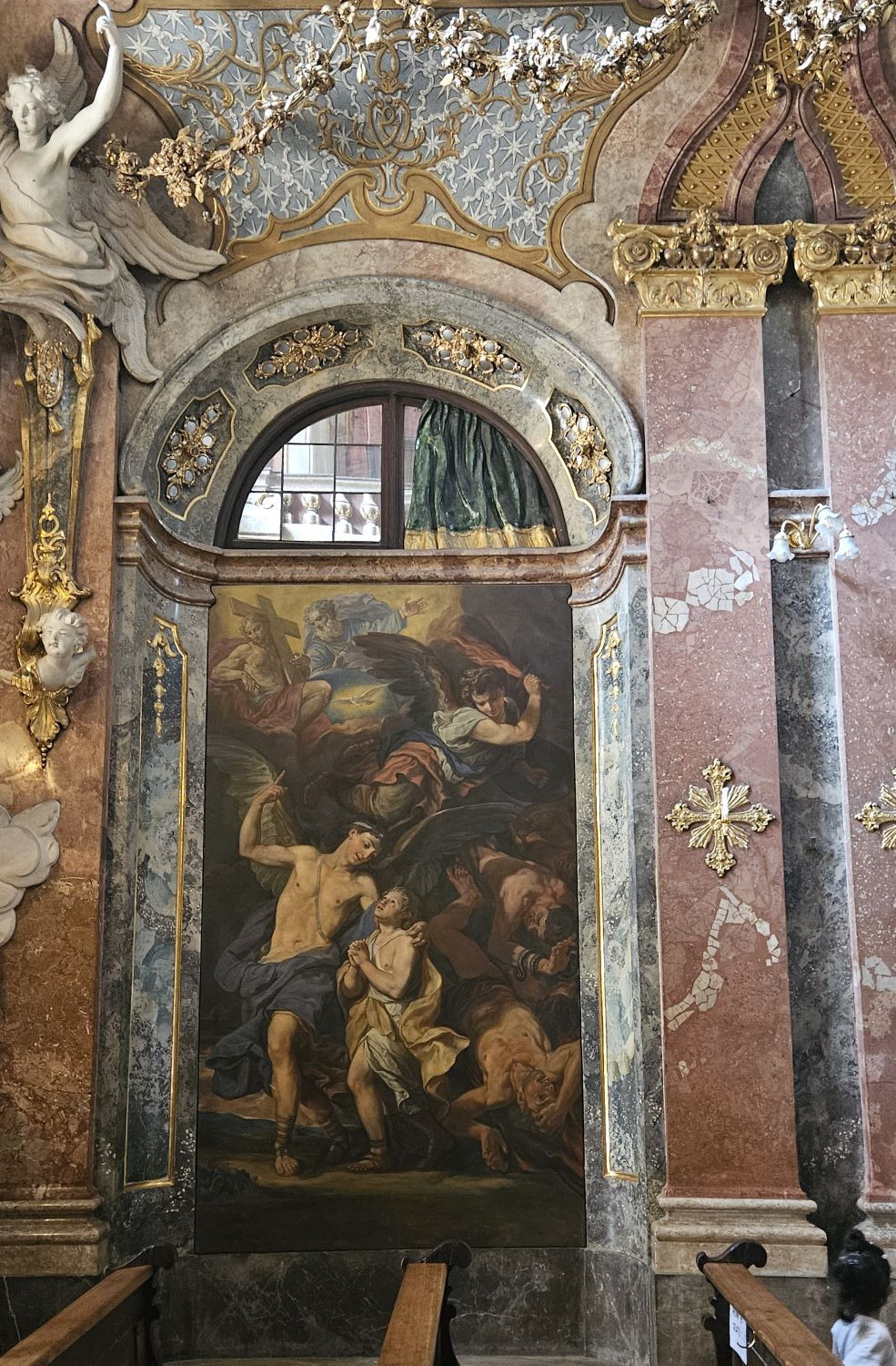 034_Der Schutzengel Raffael führt den kleinen Tobias links_Asamkirche