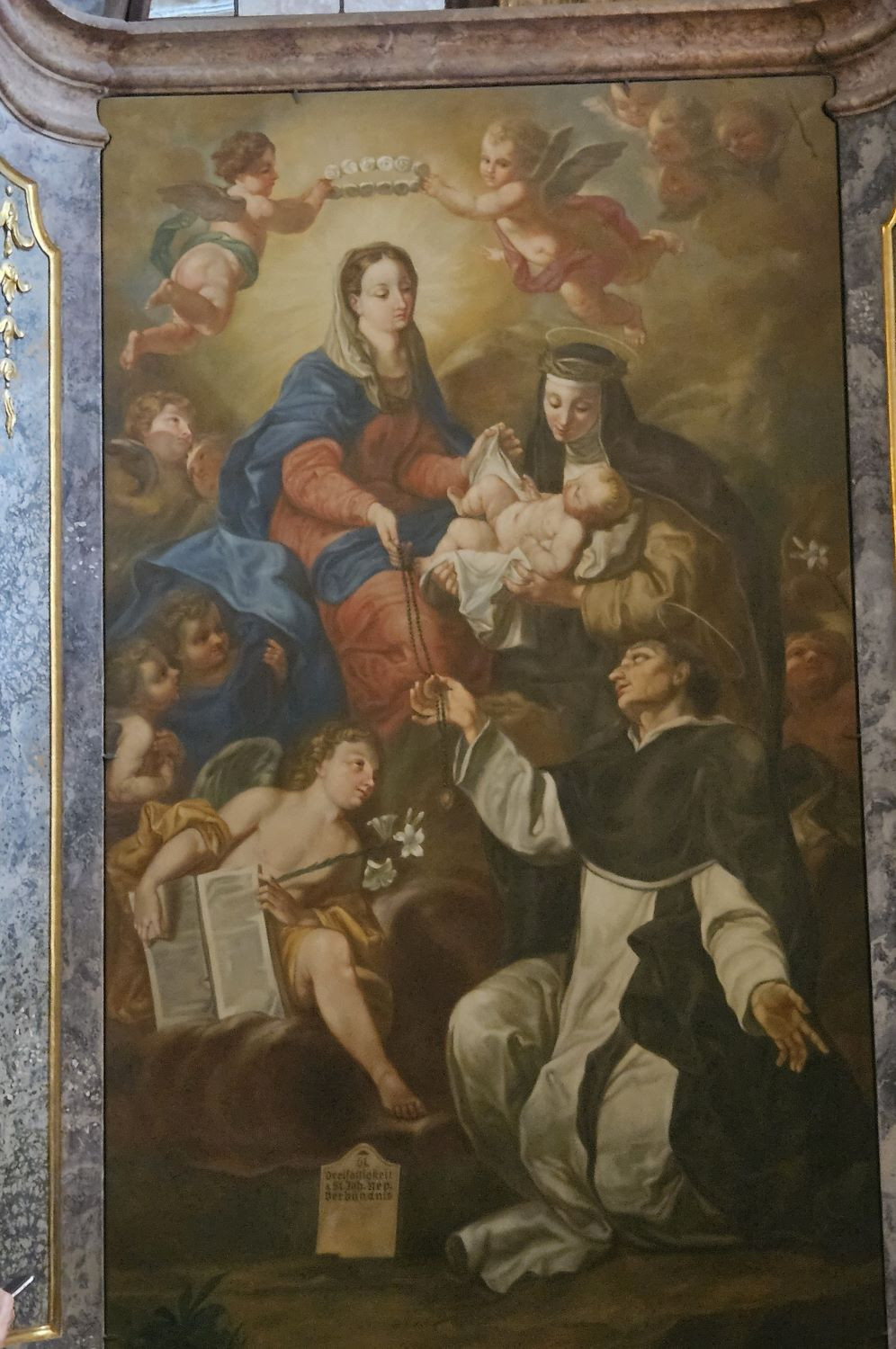 041_Madonna des Rosenkranzes Rosenkranzspende an den hl. Dominikus rechts_Asamkirche