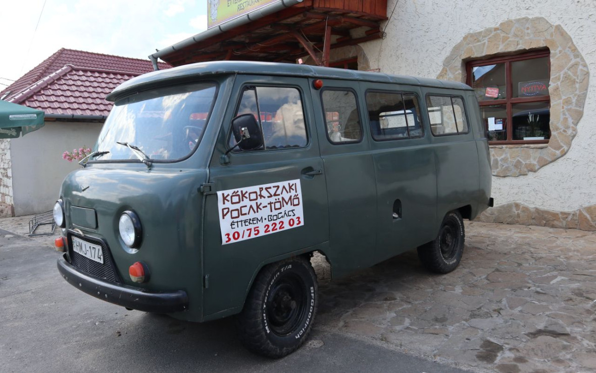 UAZ 452-2.jpg